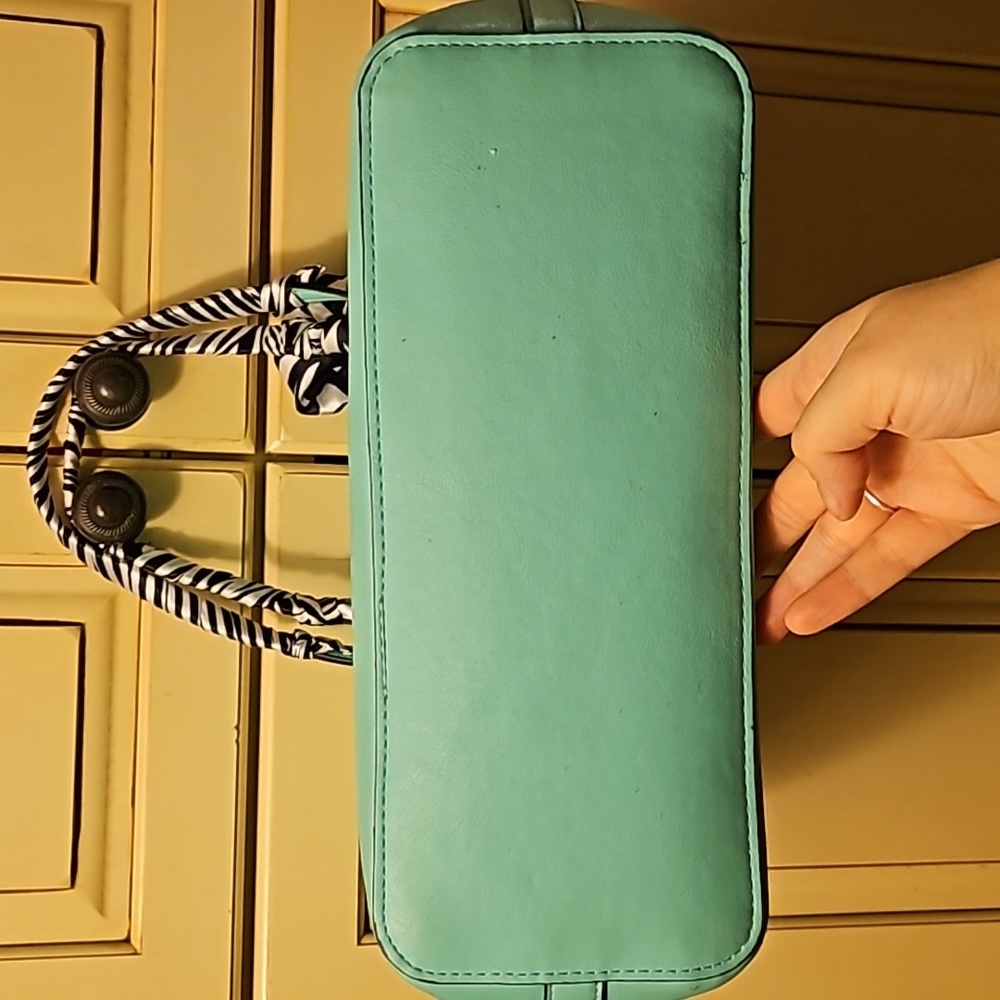 Trina Turk gorgeous turquoise tote with contrasting black/white print center - Picture 4 of 6